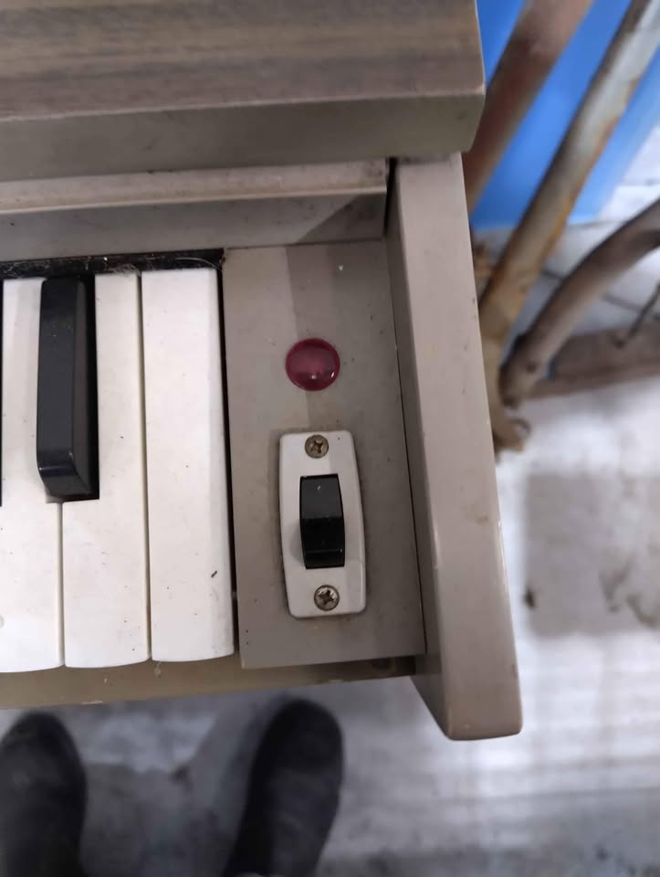 Rare Yamaha school desk reed organ