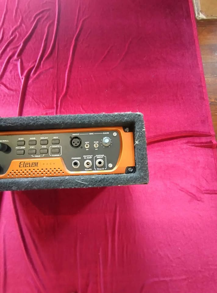 Avid Eleven - guitar effects simulator and rack good working order
