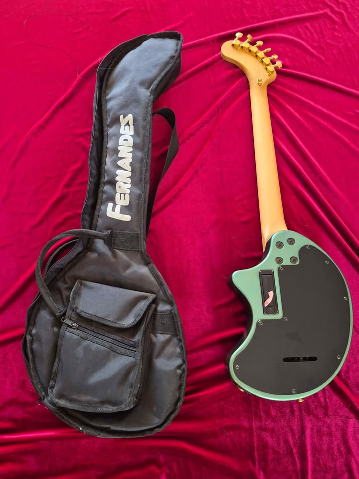 Fernandes ZO-3 vintage electric travel guitar